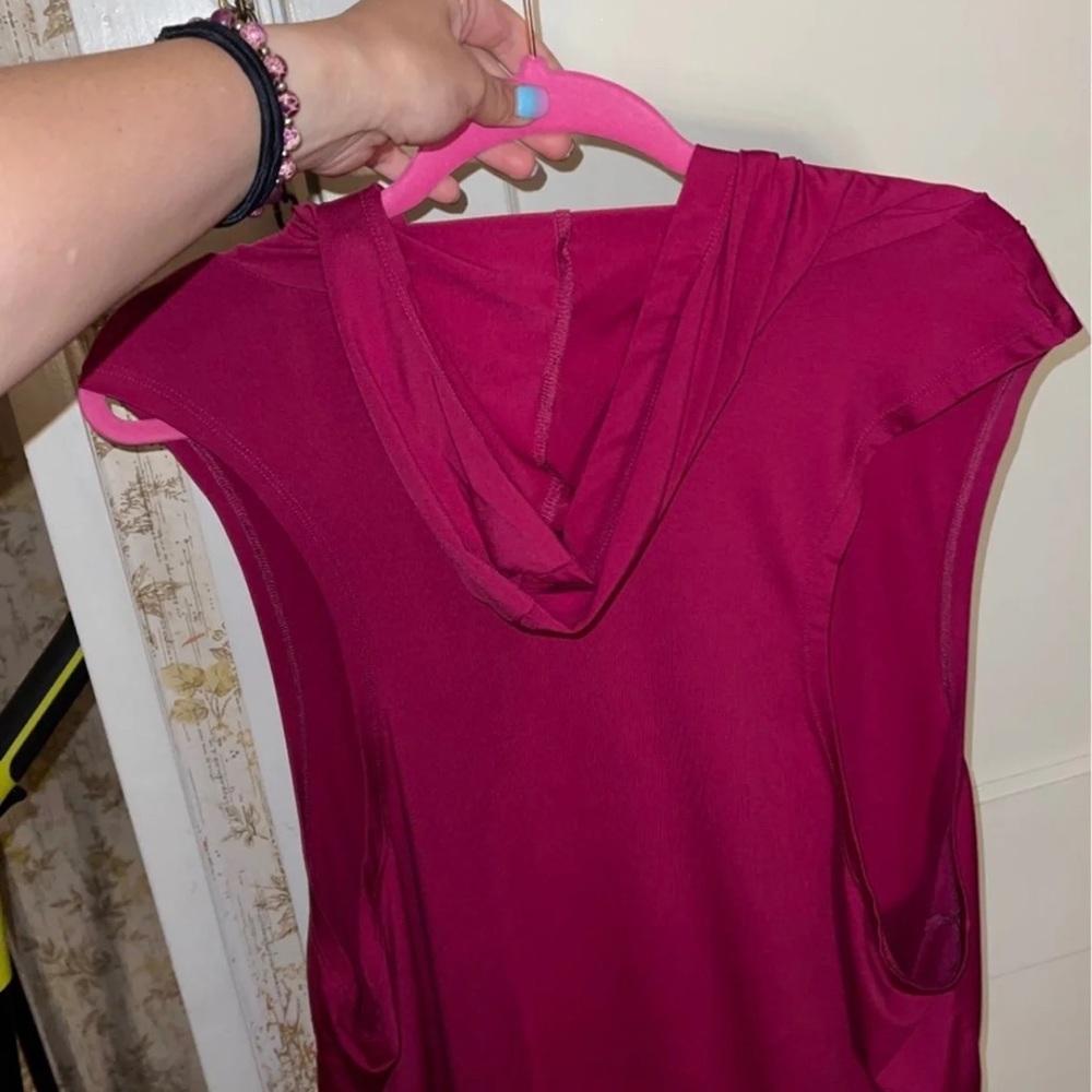 Workout tops - Picture 4 of 5